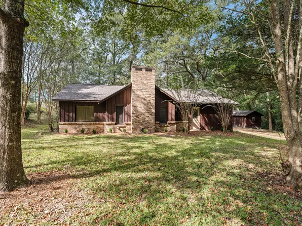 605 9th St, Purvis, MS 39475