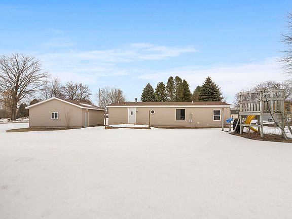 3rd image of 15055 Beecher Ave