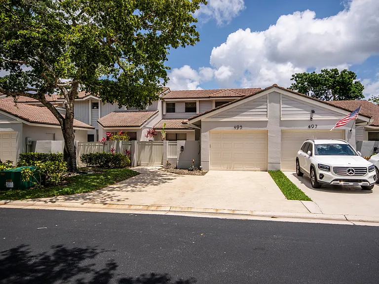 495 Prestwick Cir — Photo 32