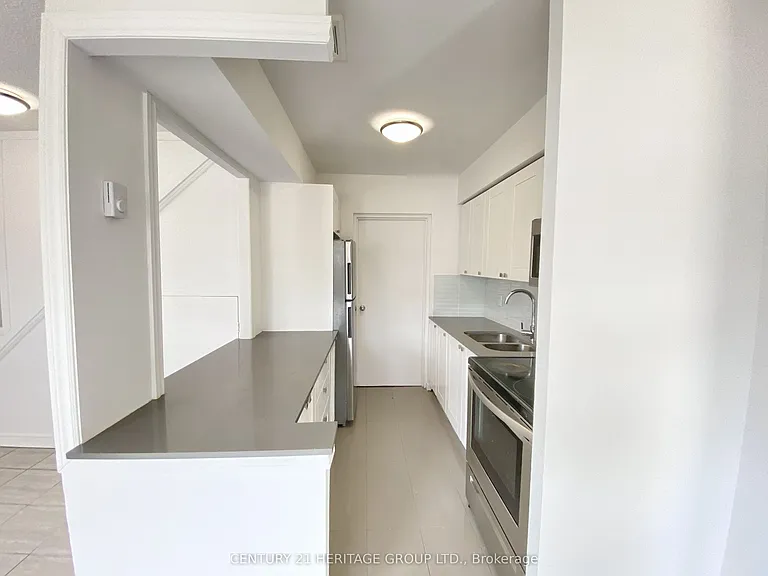 7555 Goreway Dr #5 — Photo 5