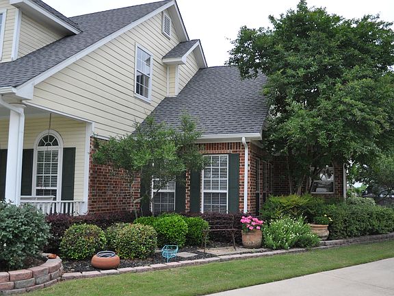 4th image of 676 Brookglen Ct