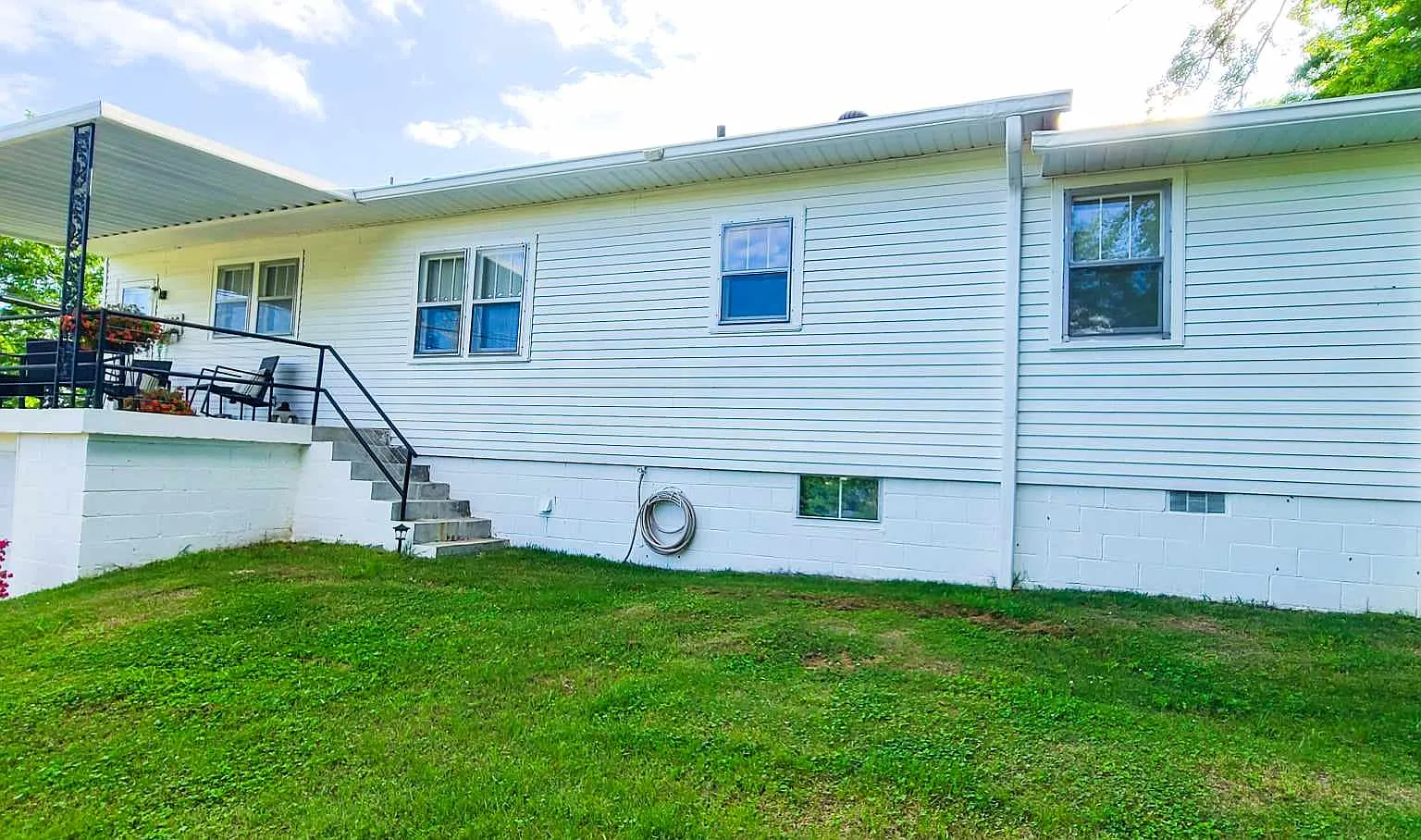 3 bed, 1460 sqft, $3,027 — Photo 2