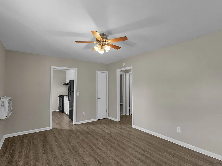 128 Calvin Ct #B — Photo 6