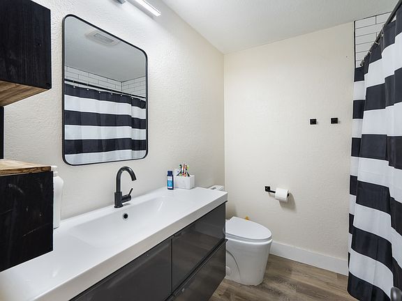 Beautiful and luxurious upstairs common bathroom