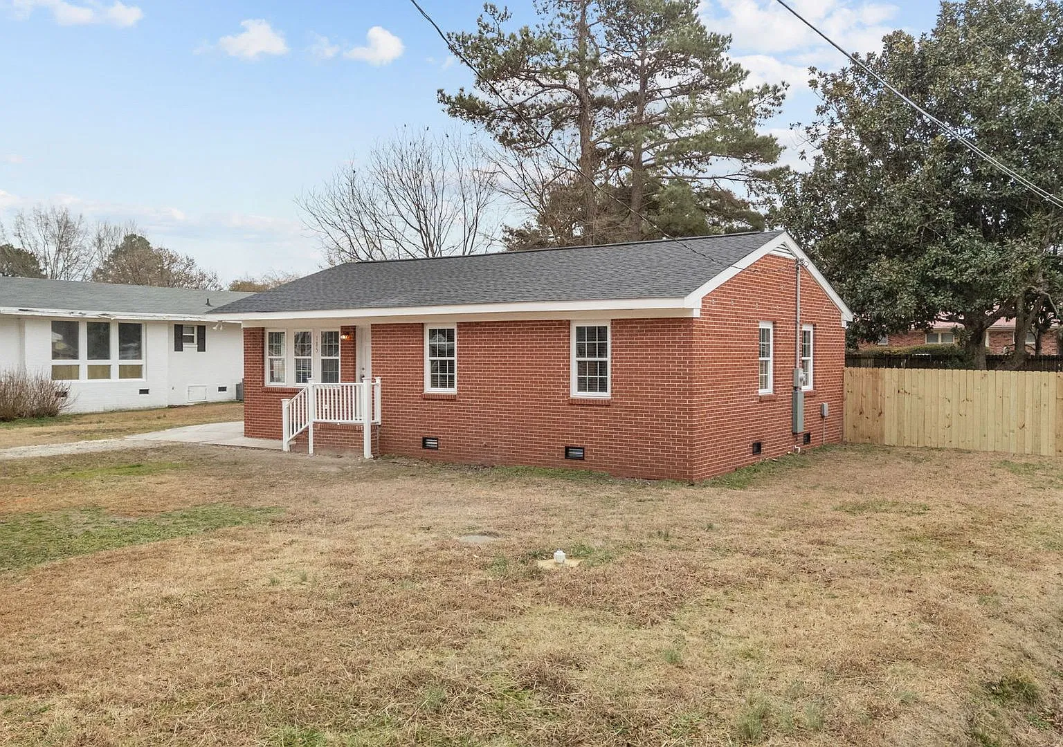 Charming 3-Bedroom Ranch with Hardwood Floors & Spacious Yard in Smithfield! — Photo 4