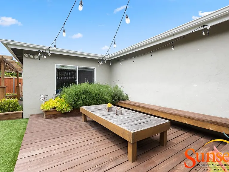 1835 Crandall Dr — Photo 10
