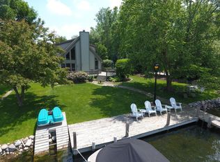 W276N2822 Oak St, Pewaukee, WI 53072