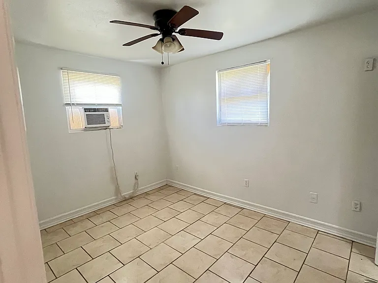 4537 Reynes St — Photo 11