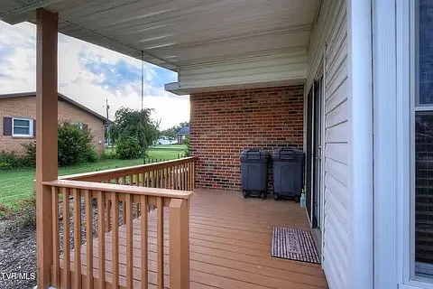 129 Camelot Ct — Photo 11