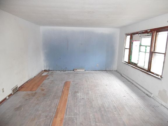4th image of 6657 Old Porter Rd