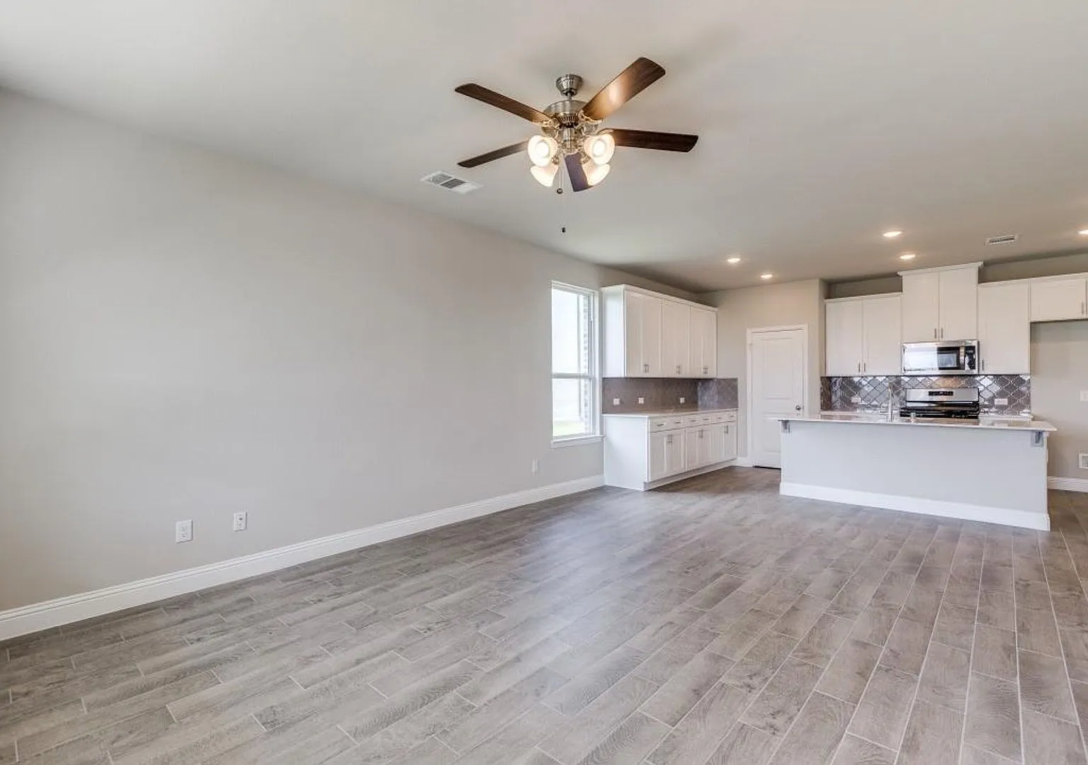 Energy-efficient home ready for move-in in the master-planned Venetian community, served by McKin... — Photo 3
