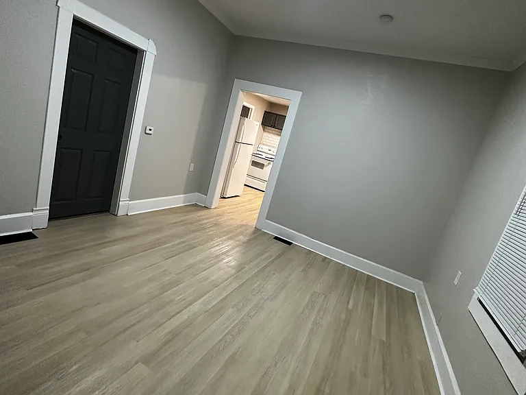 1179 Groff Ave — Photo 2