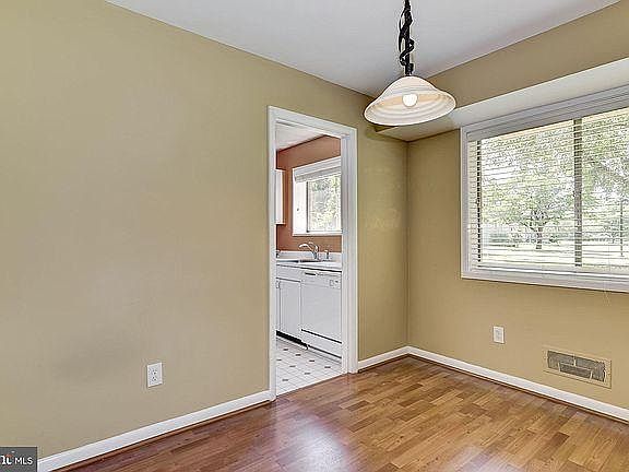 3rd image of 10655 Montrose Ave APT 1