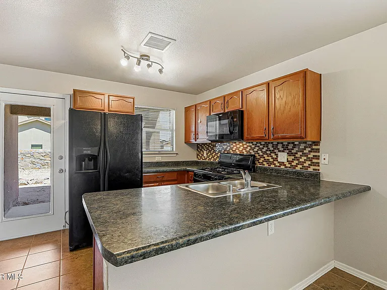 2300 Glitter Point — Photo 4
