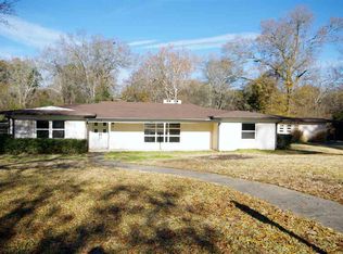 215 Horseshoe Dr, Kilgore, TX 75662