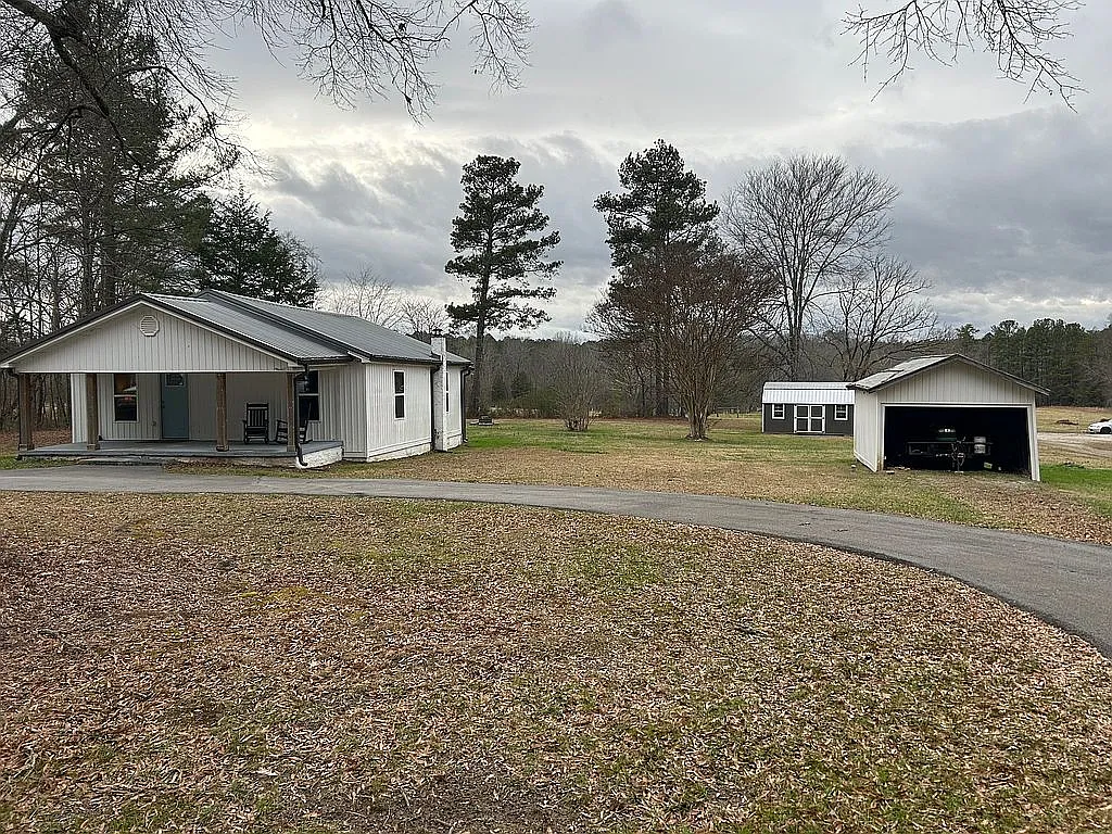 568 Highway 151 photo 1