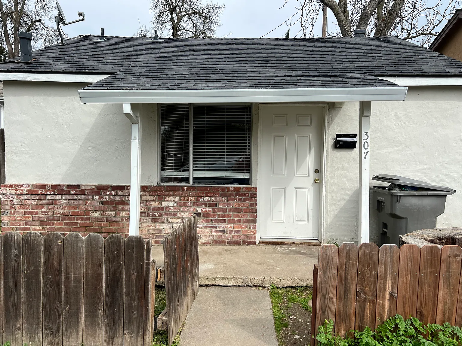 109 4th St #307-B photo 1