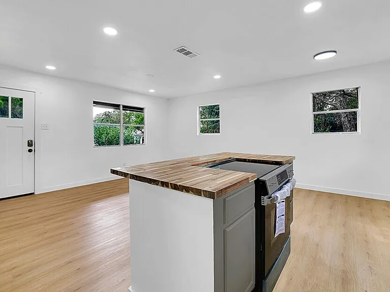2809 Parrott Ave — Photo 8