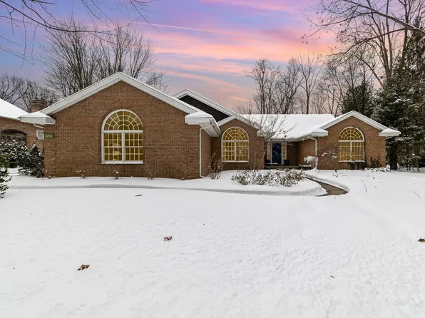 1214 Foxwood Dr, Midland, MI 48642