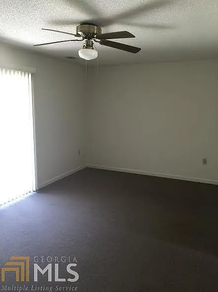 2 bed, 1.5 bath, 800 sqft, $1,050 — Photo 4
