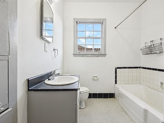 3rd image of 570 Caddo St #570
