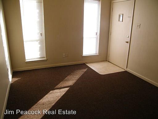 2nd image of 307 Bellevue Cir