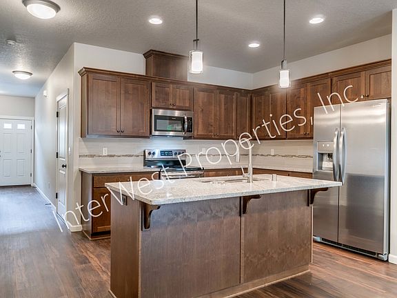 5th image of 10319 NE 61st Cir
