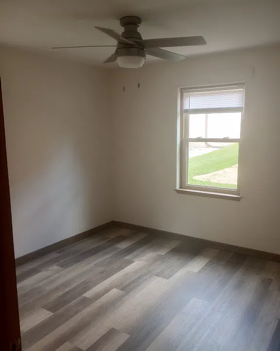 second bedroom... new ceiling fan!