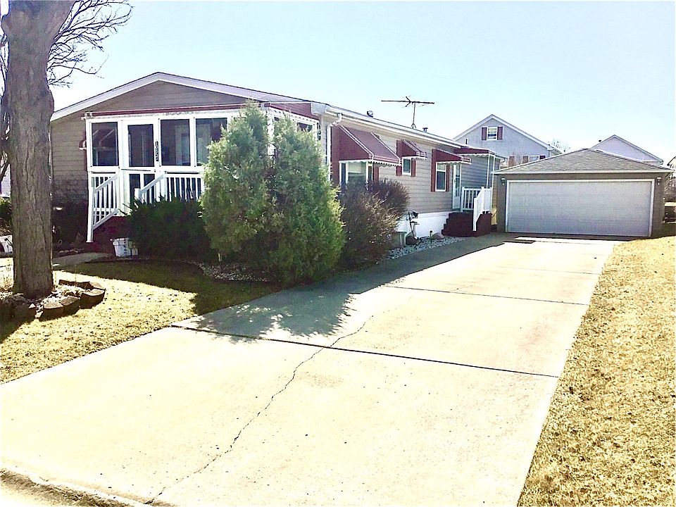 1st image of 10857 W Gateway Dr