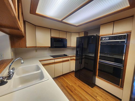 4th image of 1001 43rd Ave Unit 15