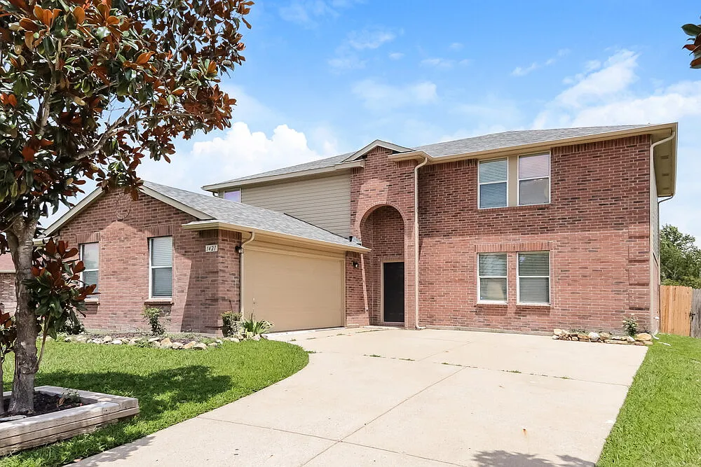 4 bed, 3.0 bath, 2828 sqft, $2,555 — Photo 4