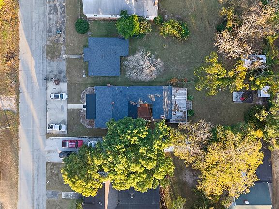 4th image of 127 W Stuart Ave