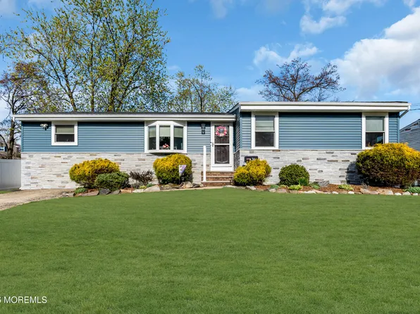 36 Dartmouth Drive, Hazlet, NJ 07730