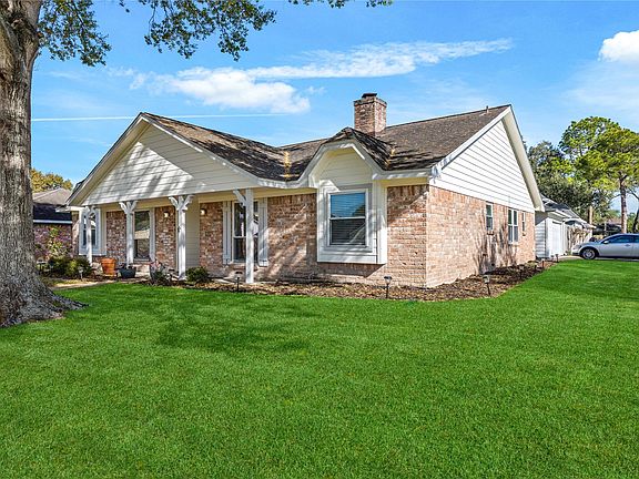 3rd image of 3202 Springhill Dr