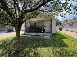 4052 Howe Rd, Wayne, MI 48184