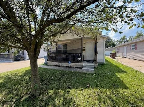 4052 Howe Rd, Wayne, MI 48184