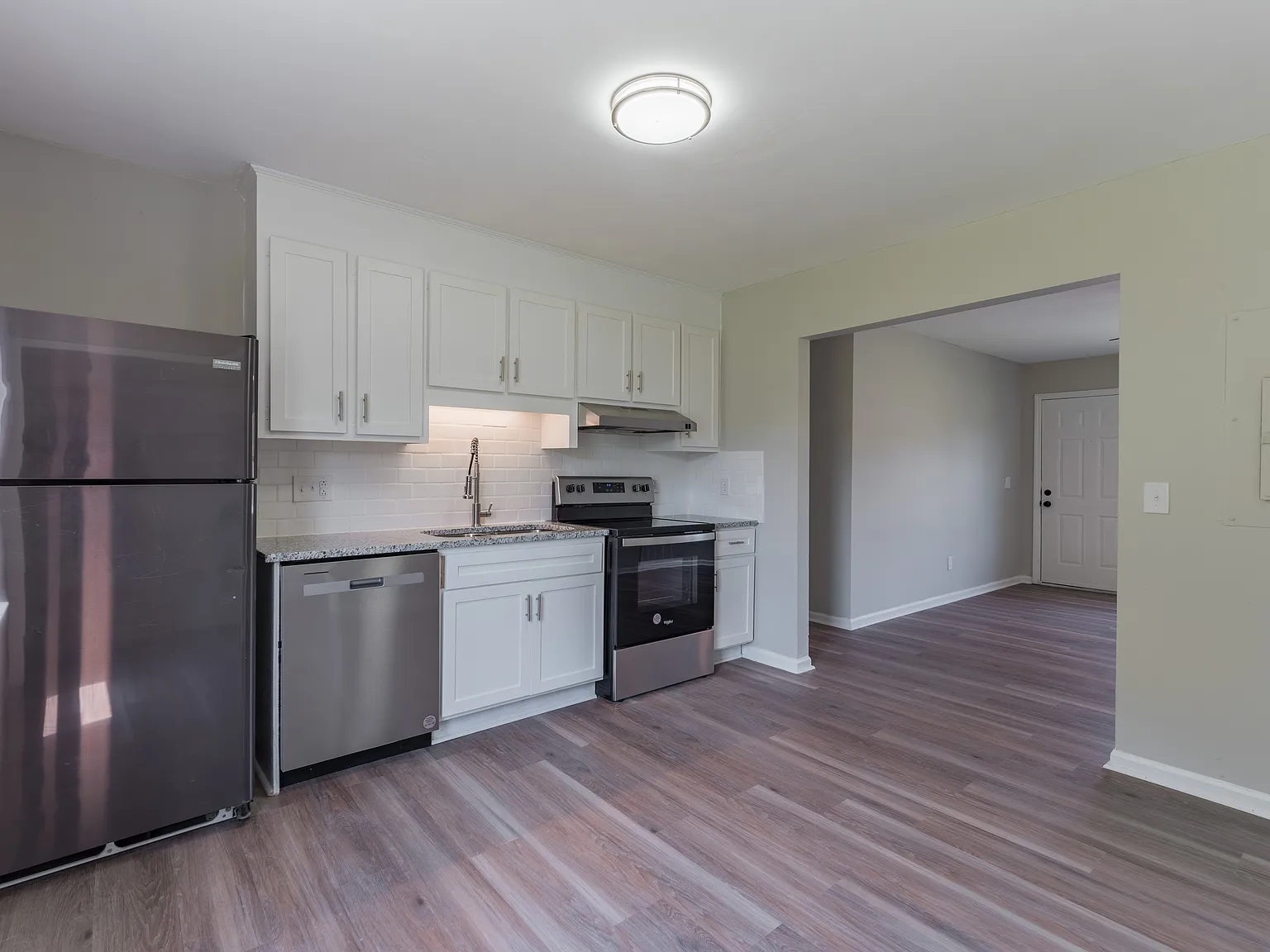 2 bed, 1.5 bath, 800 sqft, $1,195 — Photo 3