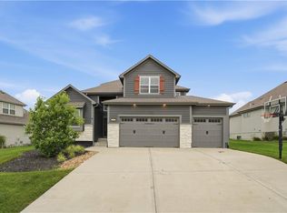 1712 SW 27th St, Lees Summit, MO 64082