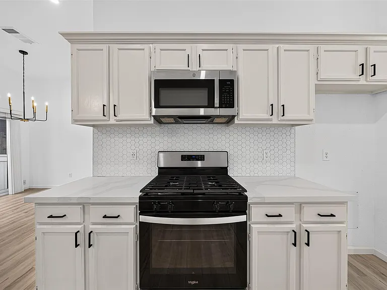 17006 Enchanted Cir E — Photo 14