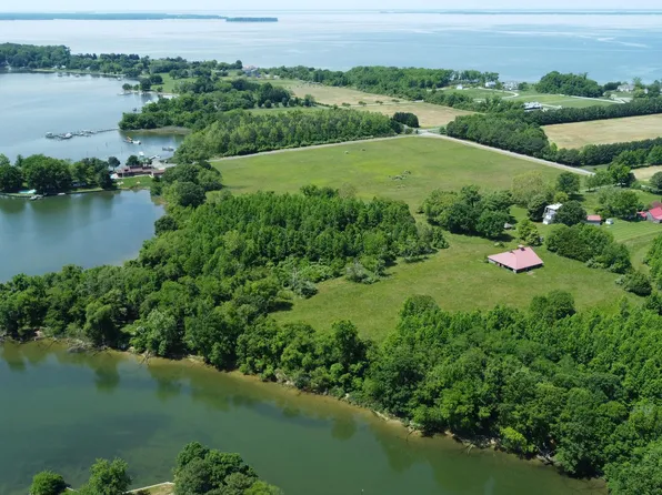 2715 Bennett Point Rd, Queenstown, MD 21658