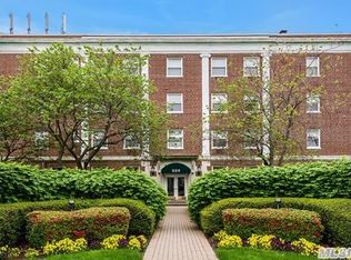 223 7th St APT 2H, Garden City, NY 11530