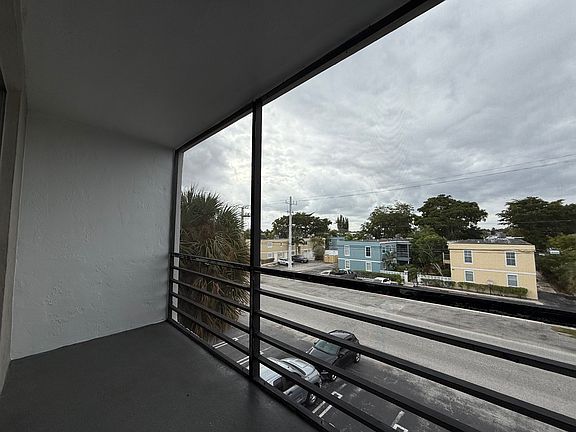 4th image of 300 SE 11th Ave APT 303