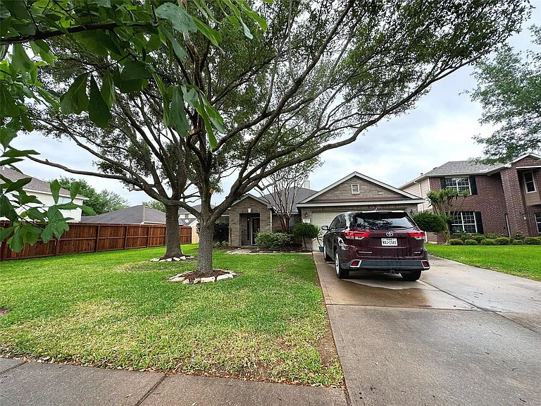 2211 Winding Hollow Dr — Photo 1