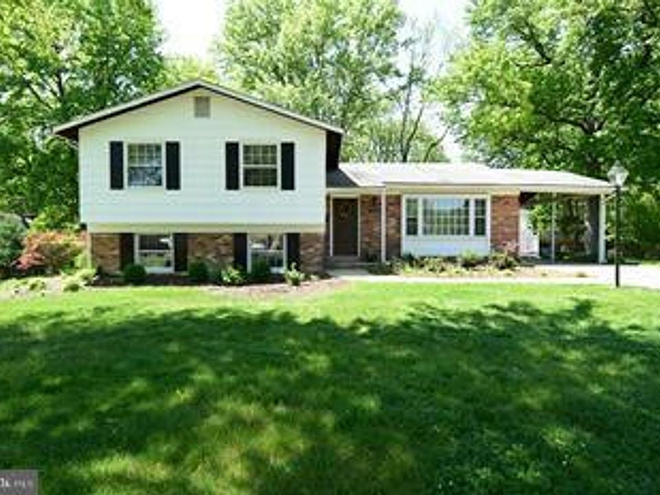1st image of 2400 Candlewood Dr