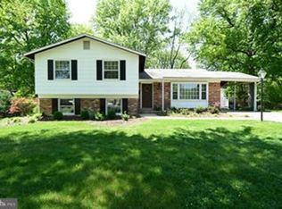 2400 Candlewood Dr, Alexandria, VA 22308