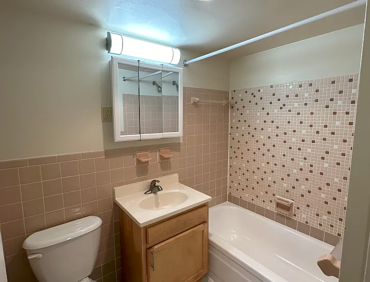 Claridge House — Photo 216