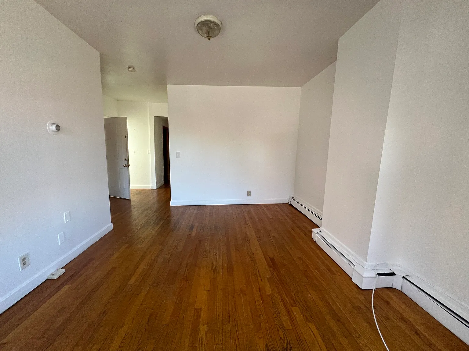 3 bed, 9999 sqft, $3,800 — Photo 3