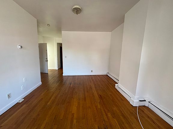 3rd image of 848 Huntington Ave #3