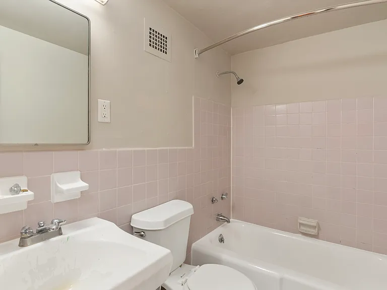 Central Gardens Apartments — Photo 13
