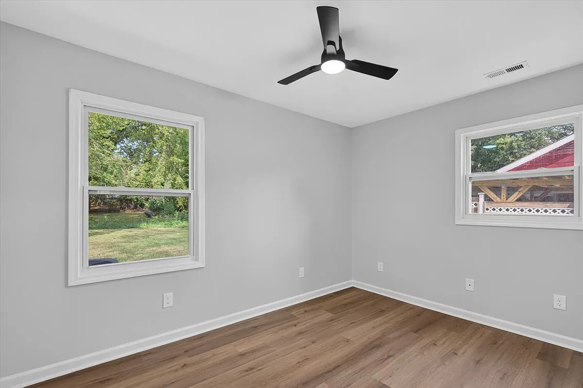 3 bed, 1026 sqft, $1,750 — Photo 2